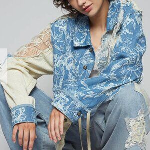 235.Long Sleeve regular fit Jacket in twill with floral print.